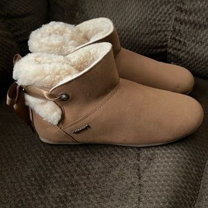 Women size 7 Bear Paw brand new